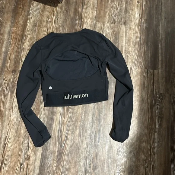 Lululemon keyhole crop top - Picture 5 of 7